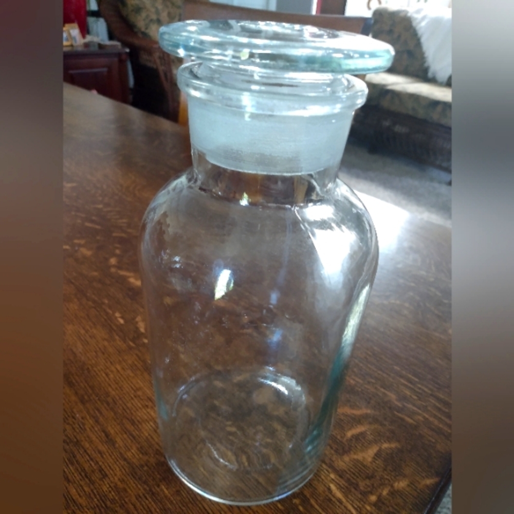 Vintage 1 Liter Clear Glass Apothecary Jar with Flat Lid
